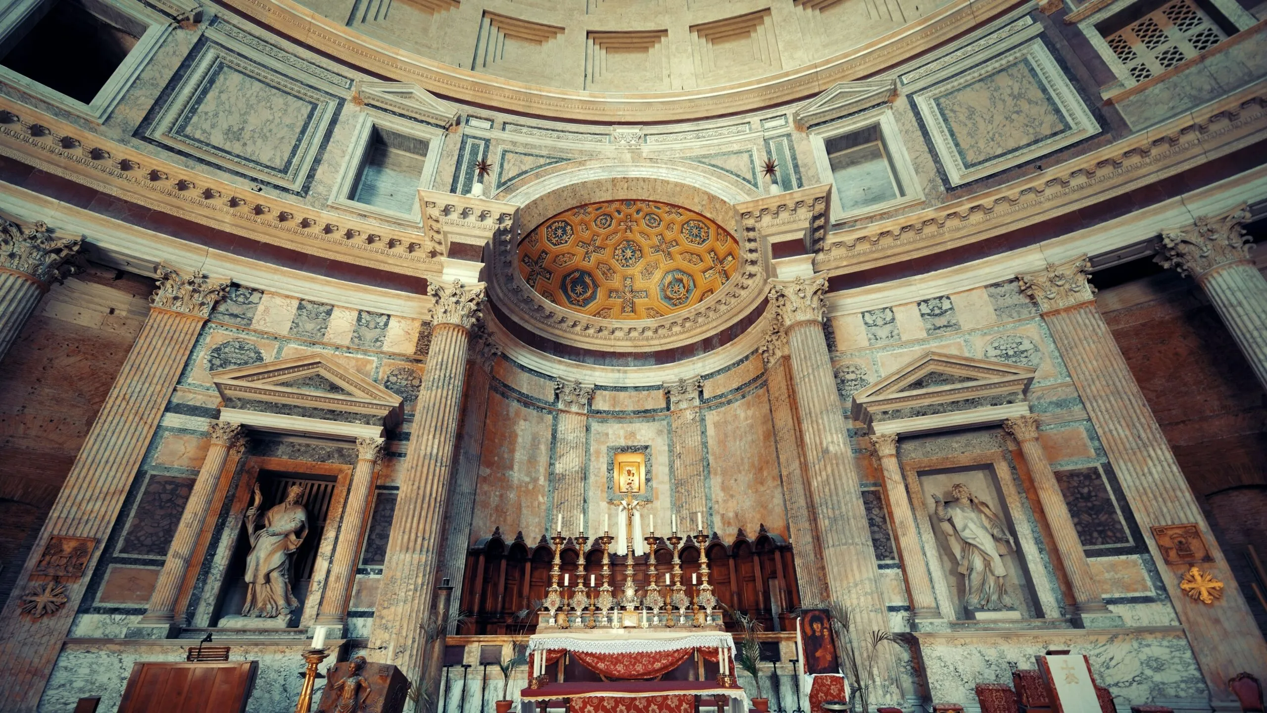 Pantheon FAQ, Facts & Myths: Rain, Hole Purpose, Original Use, Hidden Chains, Drainage, Name Meaning