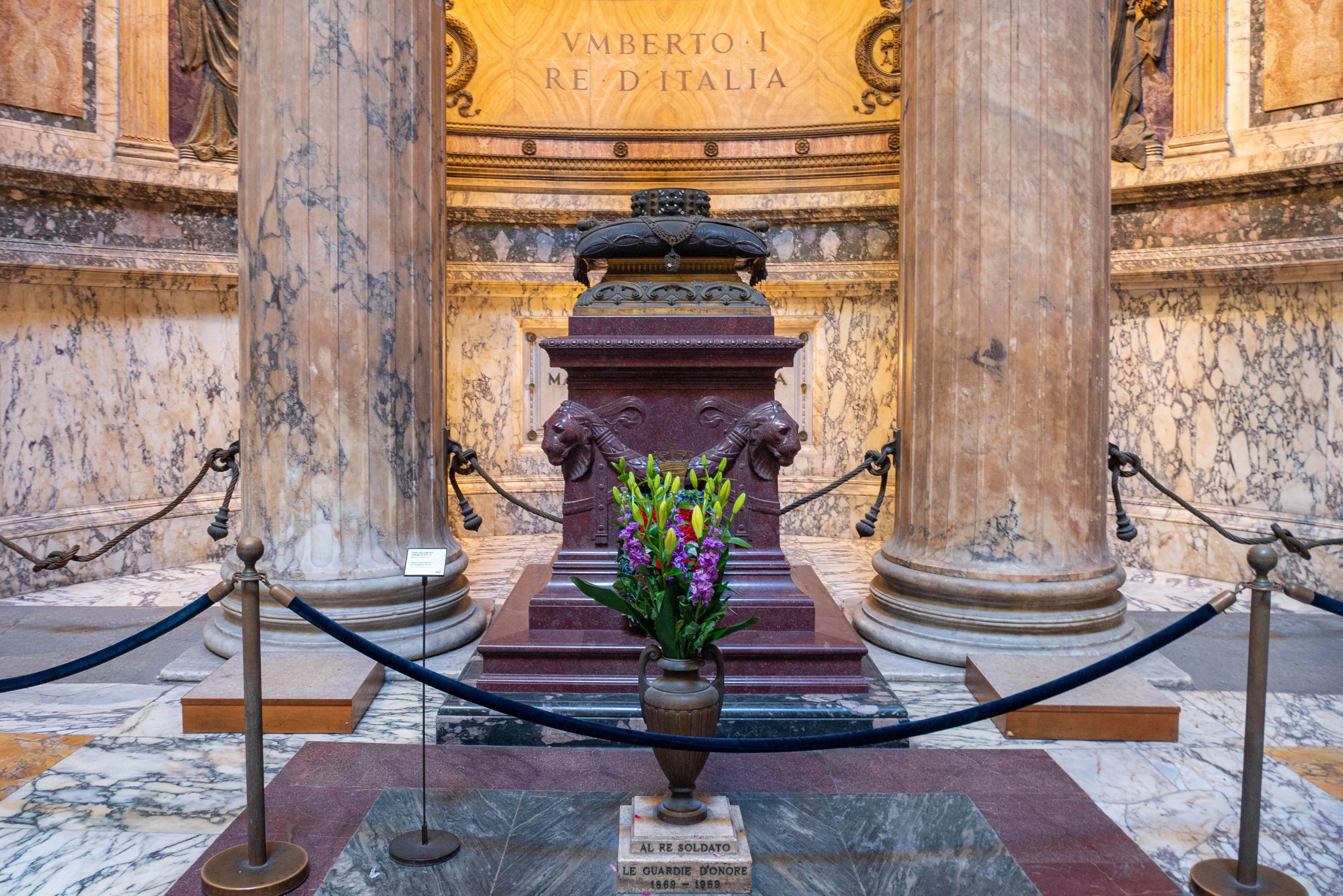 Pantheon Interior Art & Funerary Monuments: Altars, Chapels, Royal Tombs, Raphael